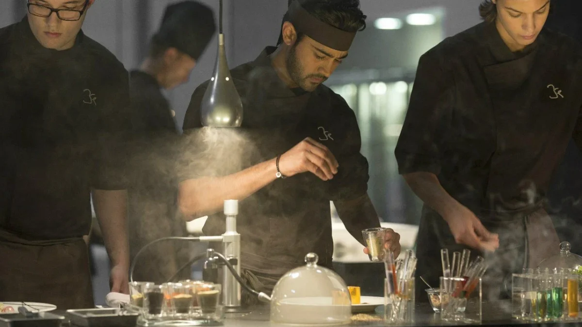 «Пряности и страсти» (2014) Режиссёр: Лассе Халльстрём Страны: США, Индия