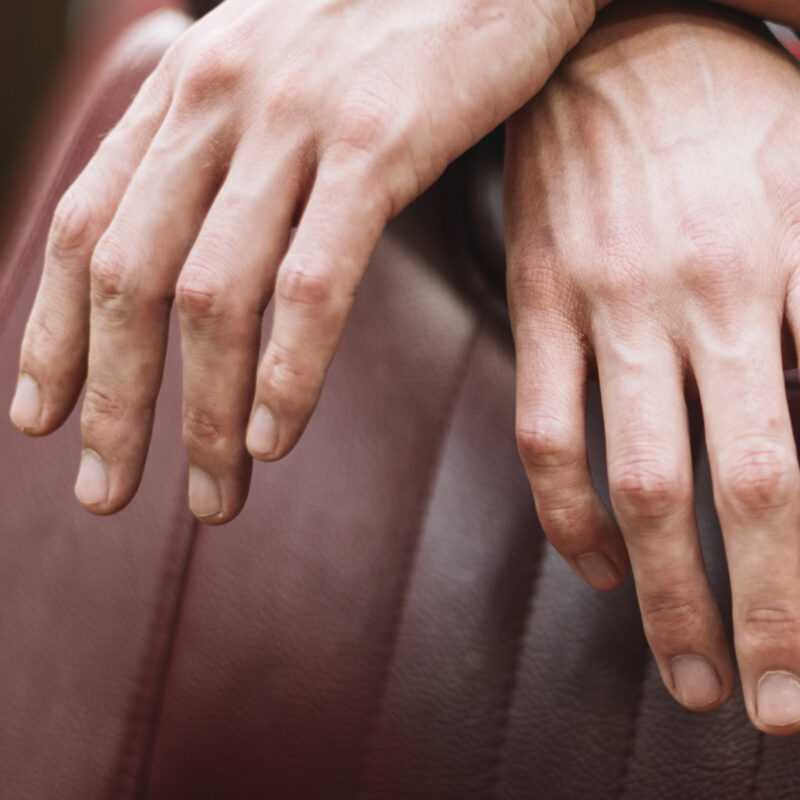 Не мужское дело? Зачем представителям сильного пола делать маникюр – четыре причины