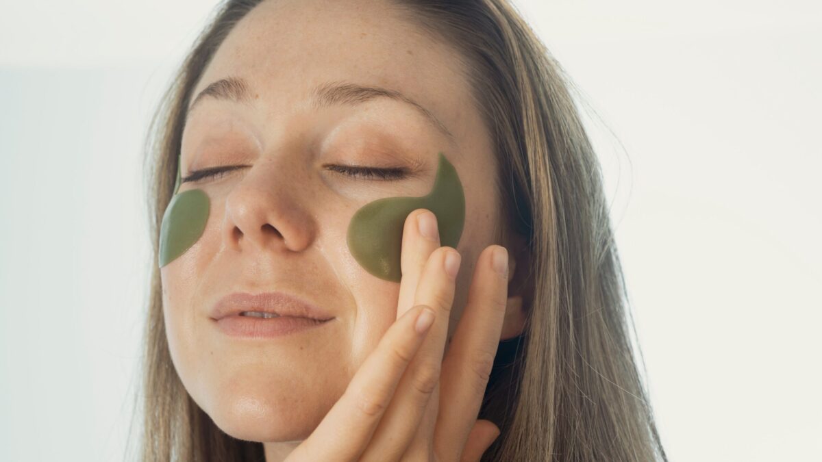 Как сделать домашнюю косметику: патчи, скрабы и кремы