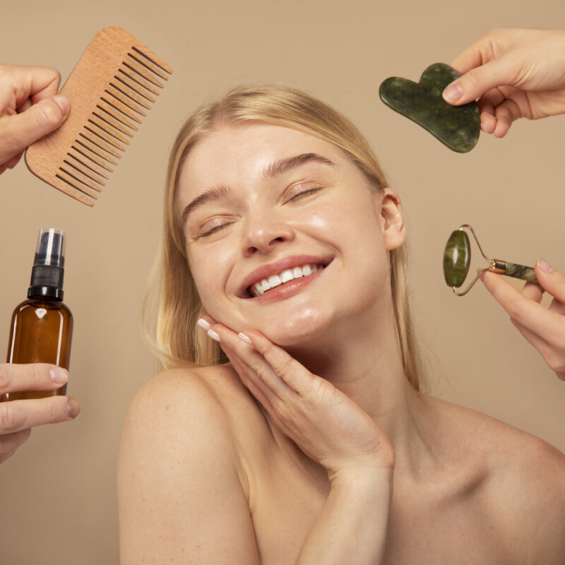 Арома-ингаляция на ладонях и массаж: как ухаживать за кожей во время стресса? 7 ритуалов