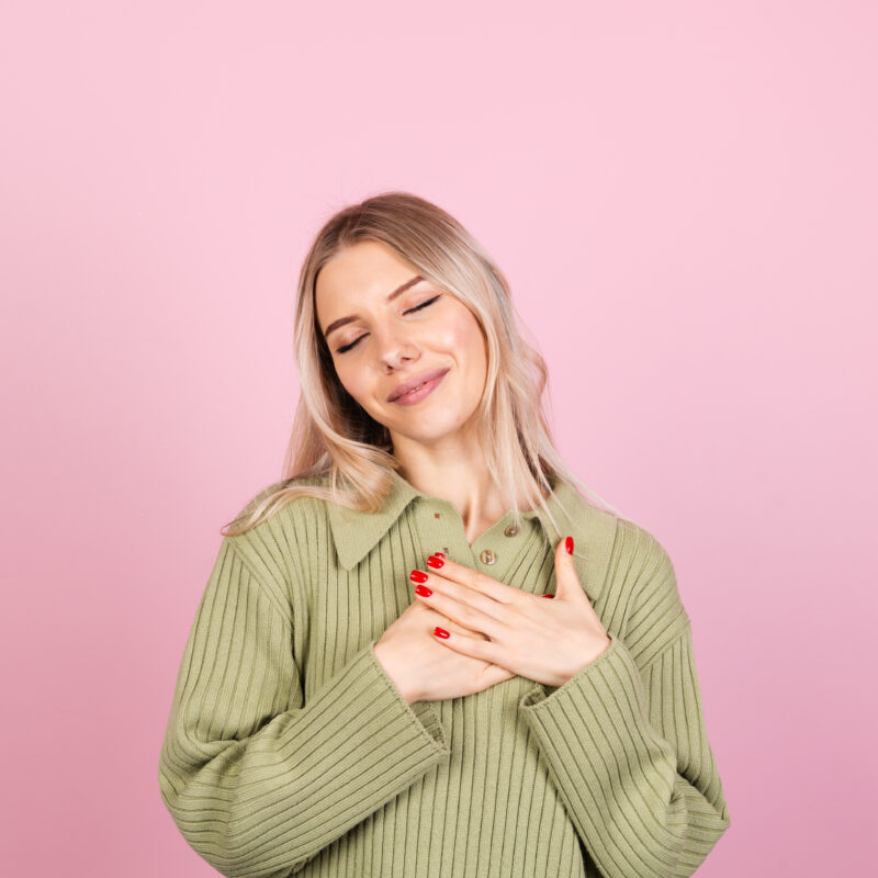 Отказывай консультантам в магазине и ешь сладкое: базовые правила заботы о себе