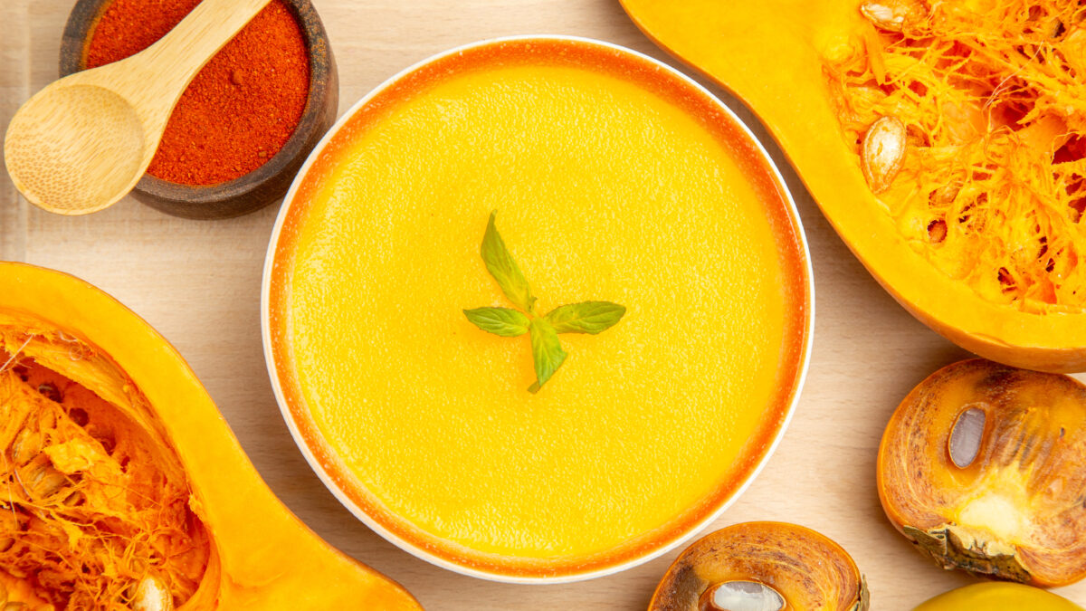 Тыквенный суп классический, с манго, борщ: топ-5 идей