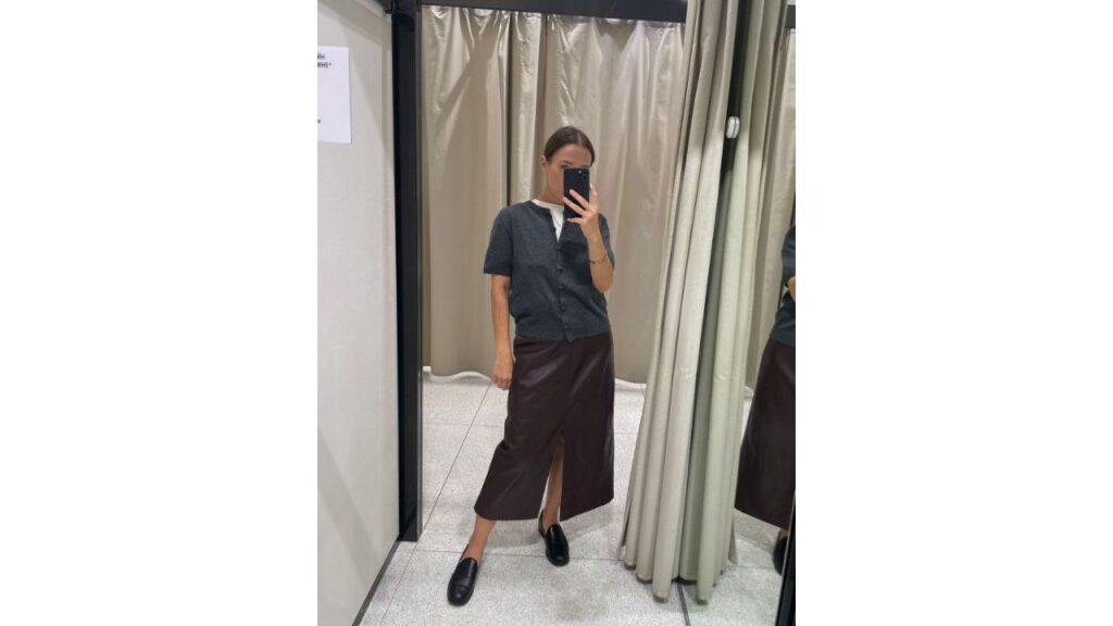 Принт «ромб» и рубашка-поло: стилист рассказала, что носить с юбкой – 15 идей