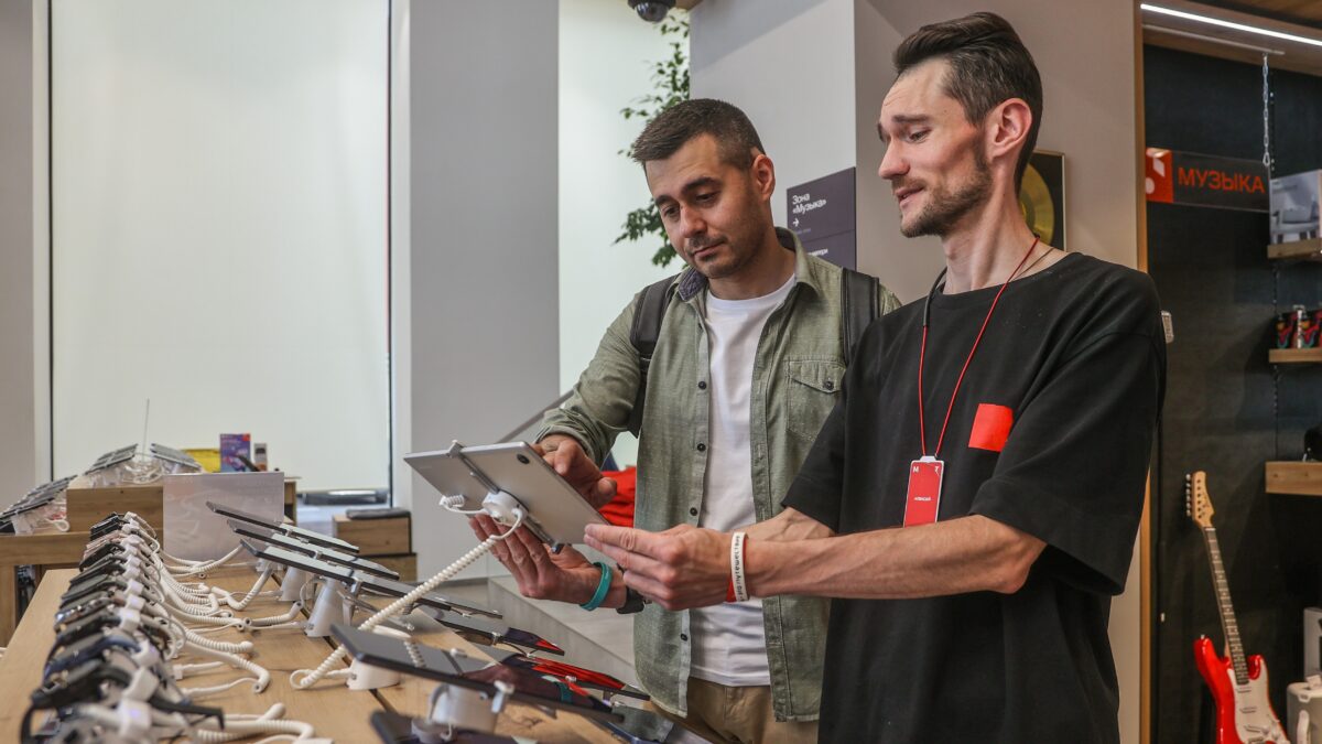 Заставляют купить ненужные вещи: манипуляции продавцов