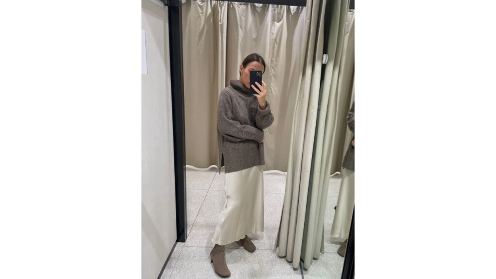 Принт «ромб» и рубашка-поло: стилист рассказала, что носить с юбкой – 15 идей