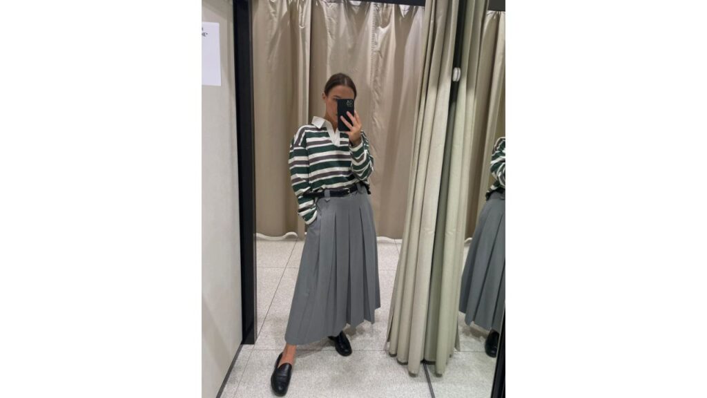 Принт «ромб» и рубашка-поло: стилист рассказала, что носить с юбкой – 15 идей