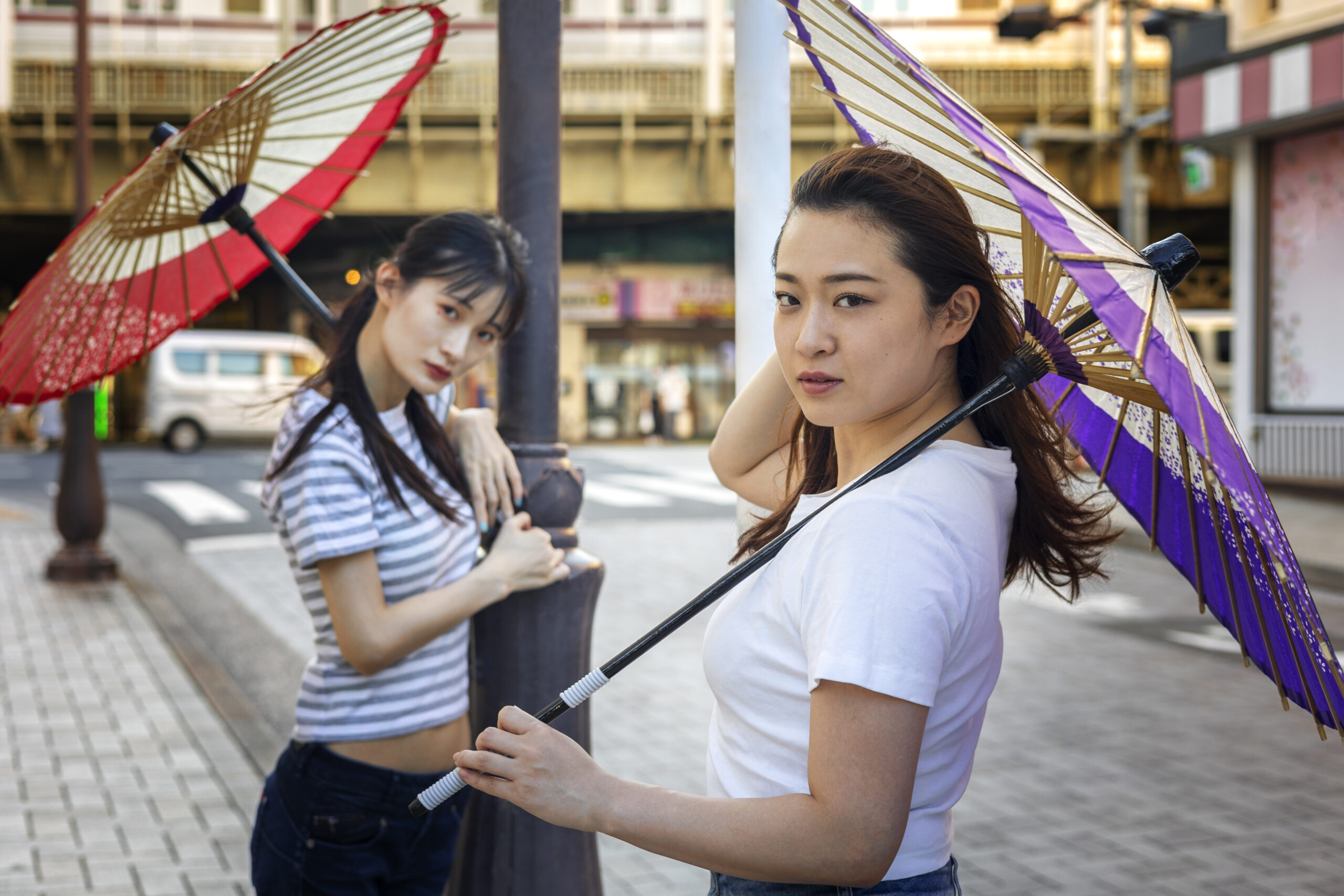 «Нас учат этому с детства»: почему китайцы прячутся от солнца – рассказала студентка из Шандун