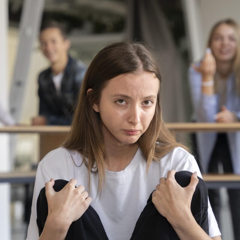 Слиться с толпой, чтобы не стать изгоем? Как выдержать давление общества