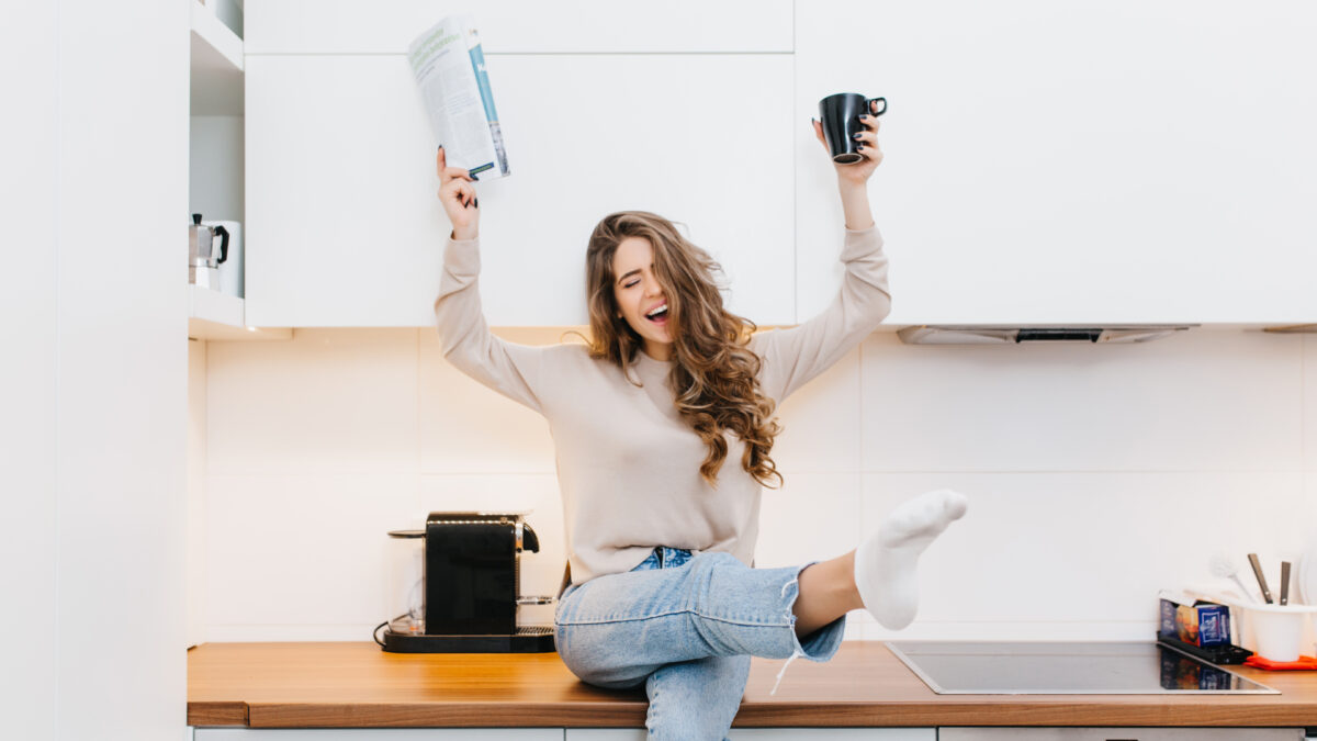 Купи эти 10 вещей при переезде: как обустроить кухню быстро и недорого