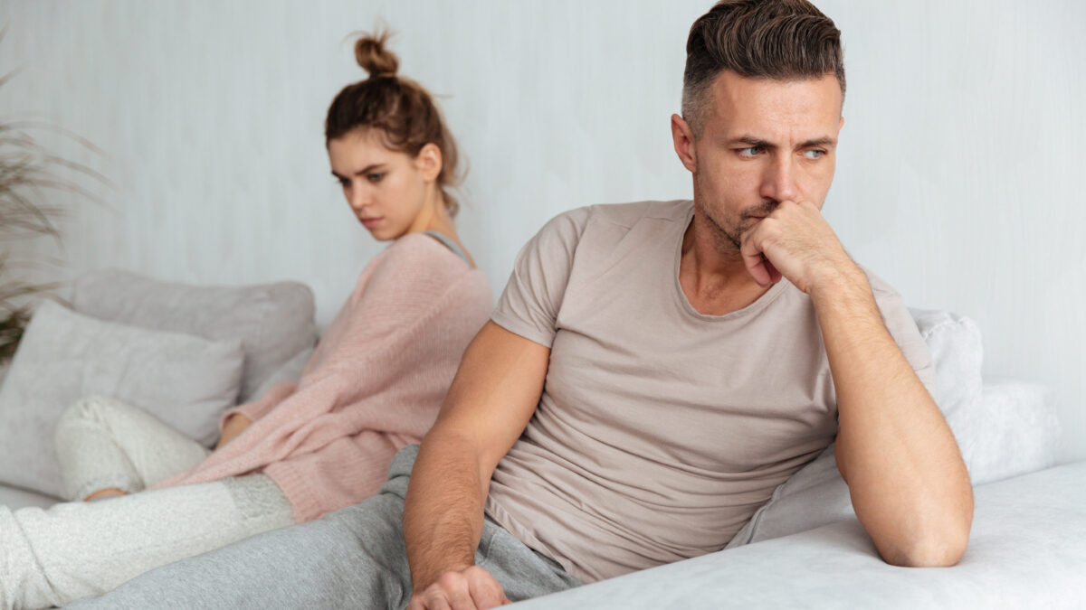 Постоянно ссоритесь, а дома не общаетесь? Как понять, что пора к семейному психологу: пять звоночков