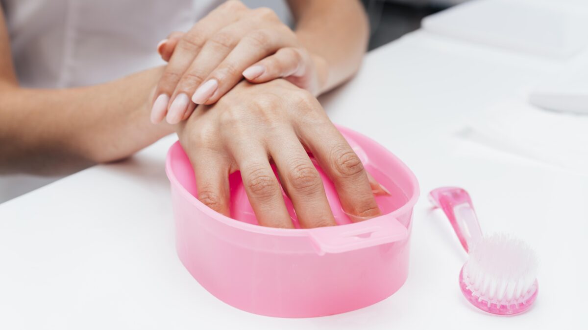 Пластина ломается и трескается? Как восстановить ногти после гель-лака: пошаговый план