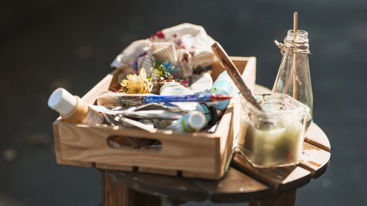 Апсайклинг: что сделать из бутылки для дома, топ-10 идей