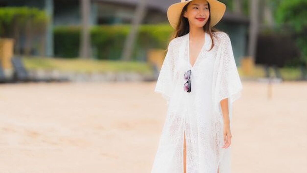 «Нас учат этому с детства»: почему китайцы прячутся от солнца – рассказала студентка из Шандун