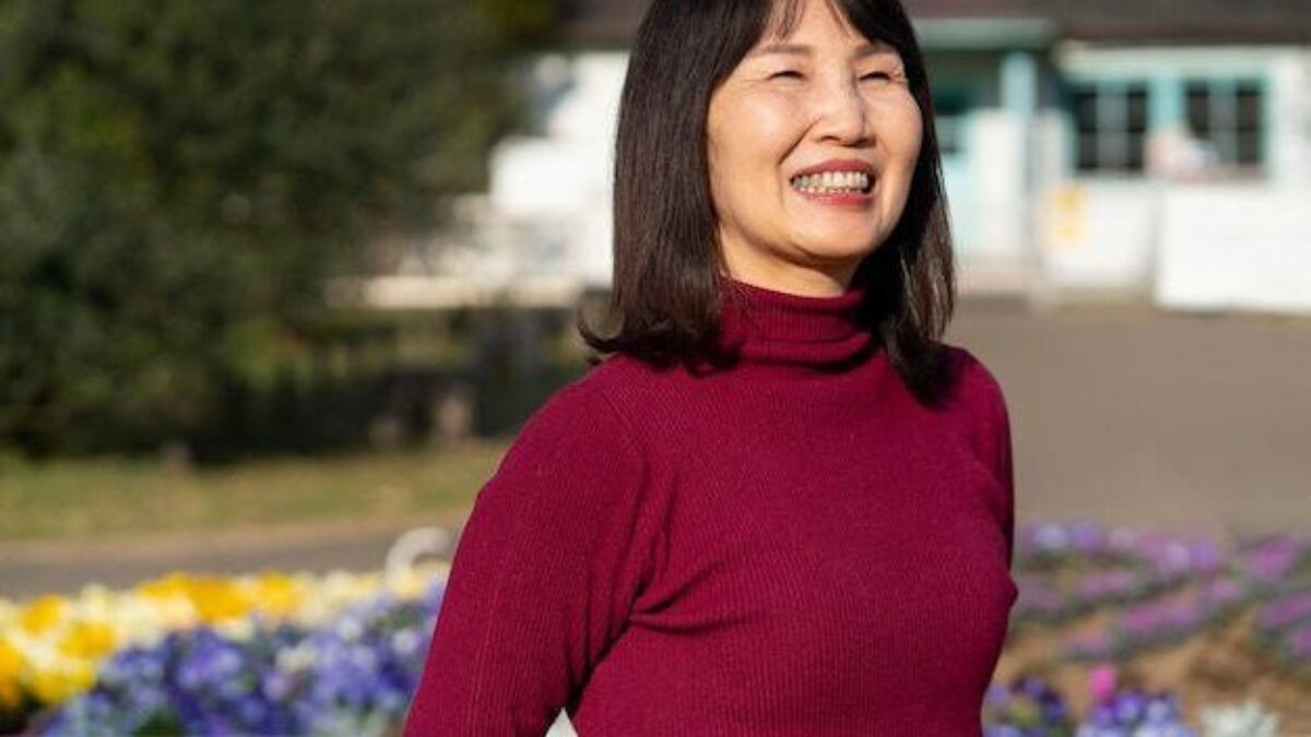 «Нас учат этому с детства»: почему китайцы прячутся от солнца – рассказала студентка из Шандун