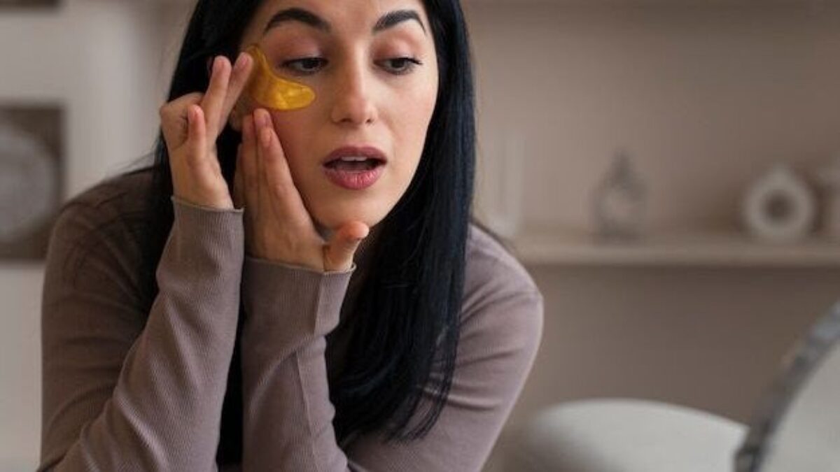 Тоньше в пять раз! Почему коже для глаз нужно особое внимание и как за ней ухаживать – инструкция