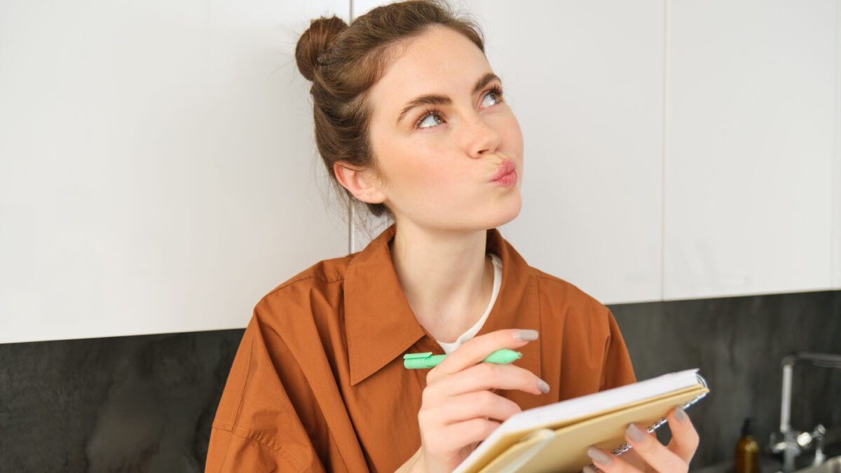 Тону в долгах и злюсь на себя! Всё, что нужно знать про шопоголизм: причины, симптомы, методы борьбы