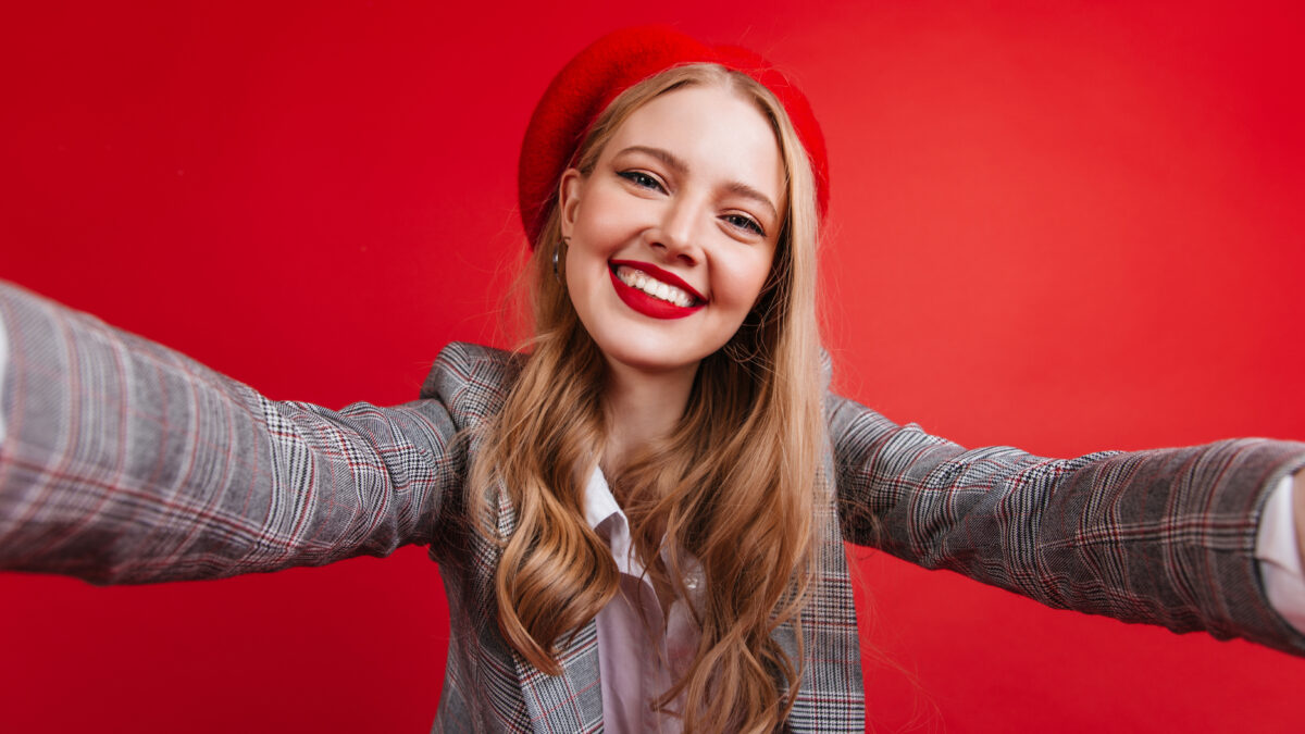 Кирпичный и сангрия: какие оттенки красной помады бывают и какая подойдёт тебе? Примеры звёзд