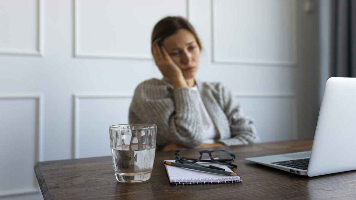 Утром сразу хватаешься за телефон? Цифровой детокс: что это, для чего нужен и как его устроить