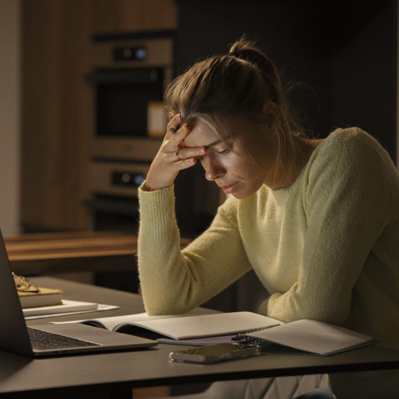 Ничего не хочу и плачу по ночам: эмоциональное выгорание и как из него выбраться 