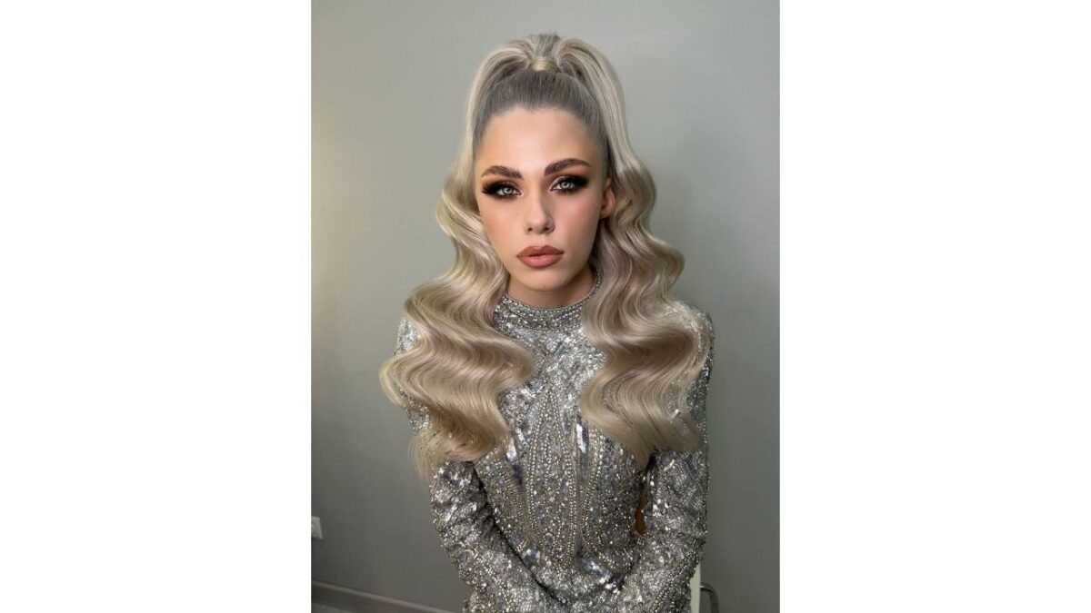 В тренде пучки и хвосты! Стилист назвал топ-10 идей причёсок на Новый год 2026