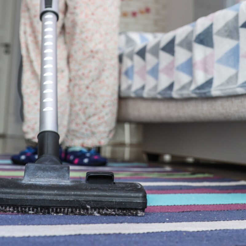 Ни к швабре, ни к чистым полам не тянет: почему нам лень убираться?