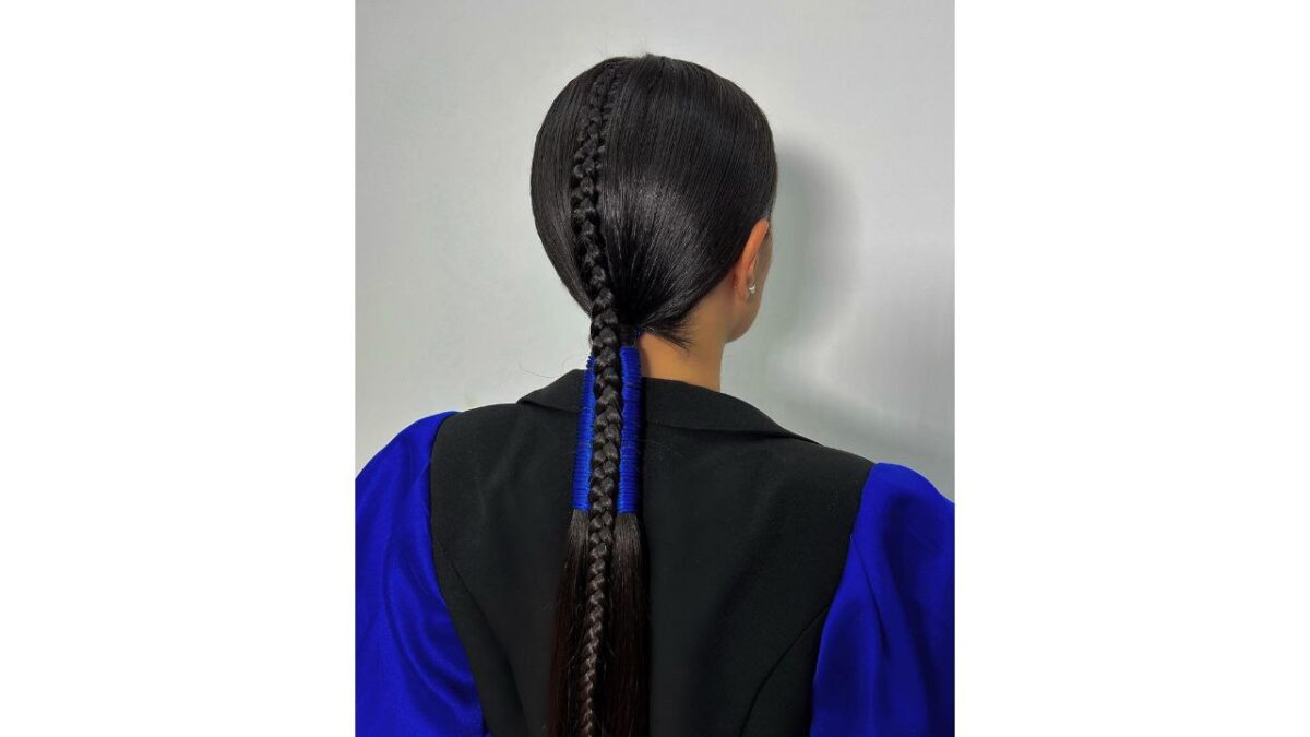 В тренде пучки и хвосты! Стилист назвал топ-10 идей причёсок на Новый год 2026