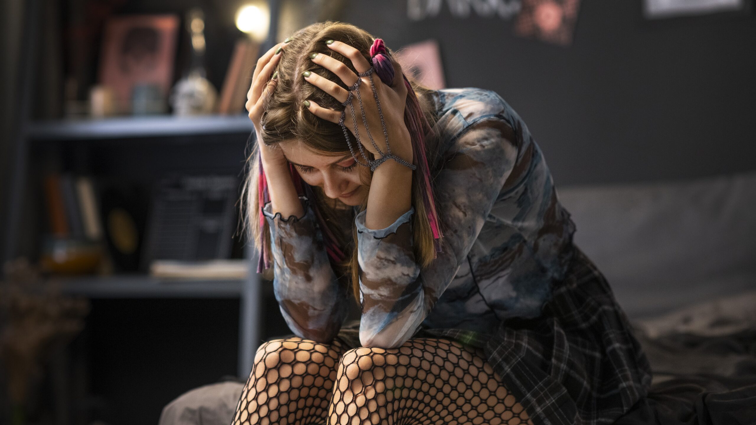 «Говорит, что уродина и стесняется своего тела»: как помочь подростку полюбить себя?