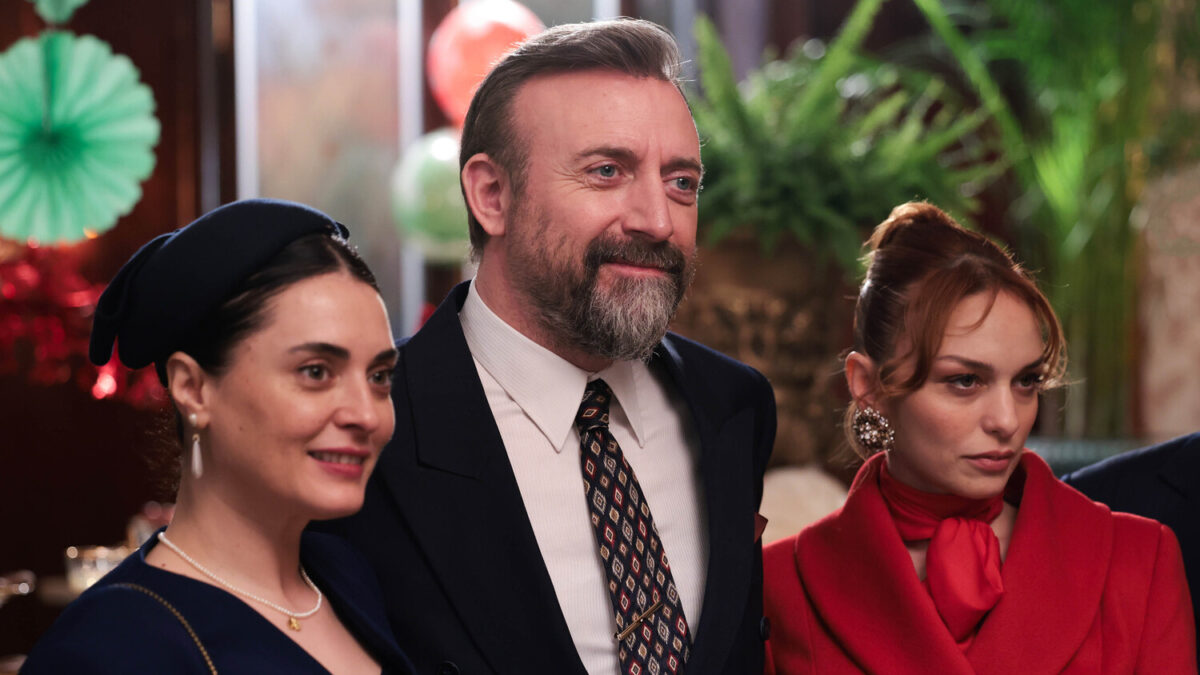 Кадр из сериала «Если король проиграет» (2025).