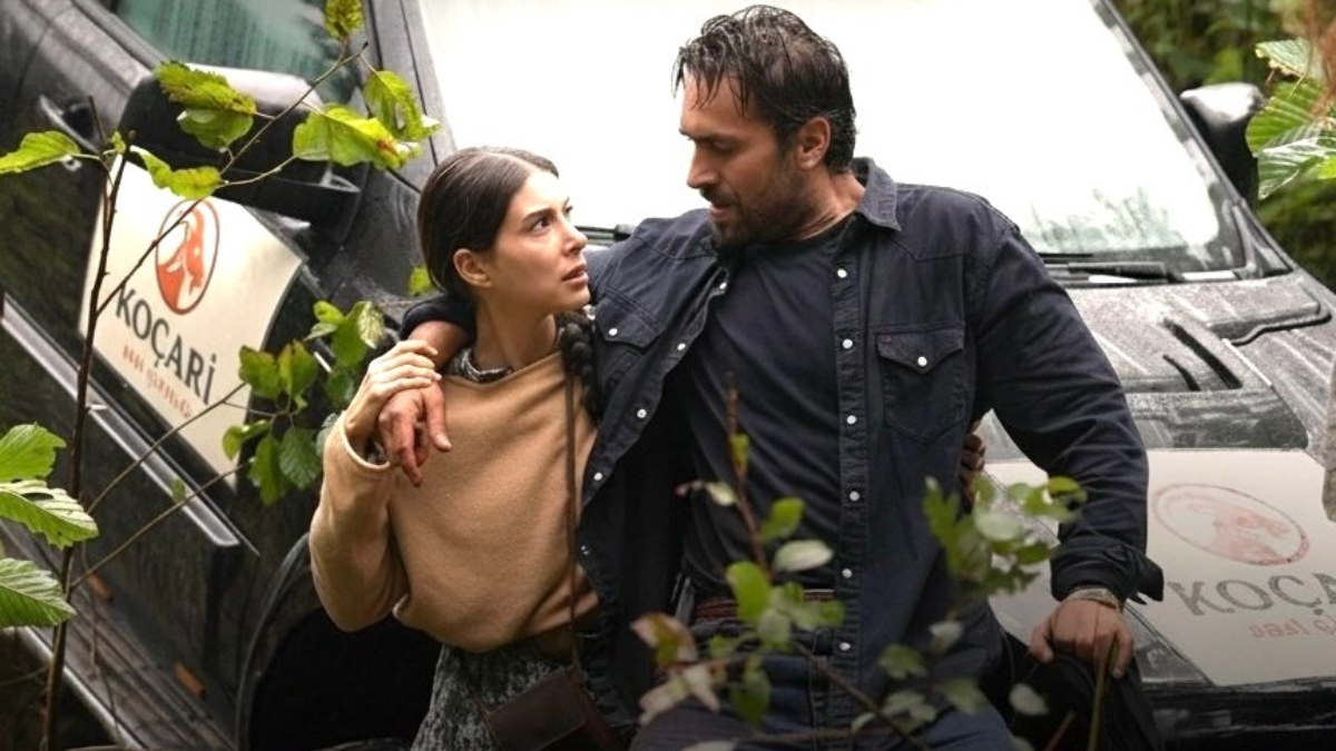 Кадр из сериала «Это море переполнится» (2025).