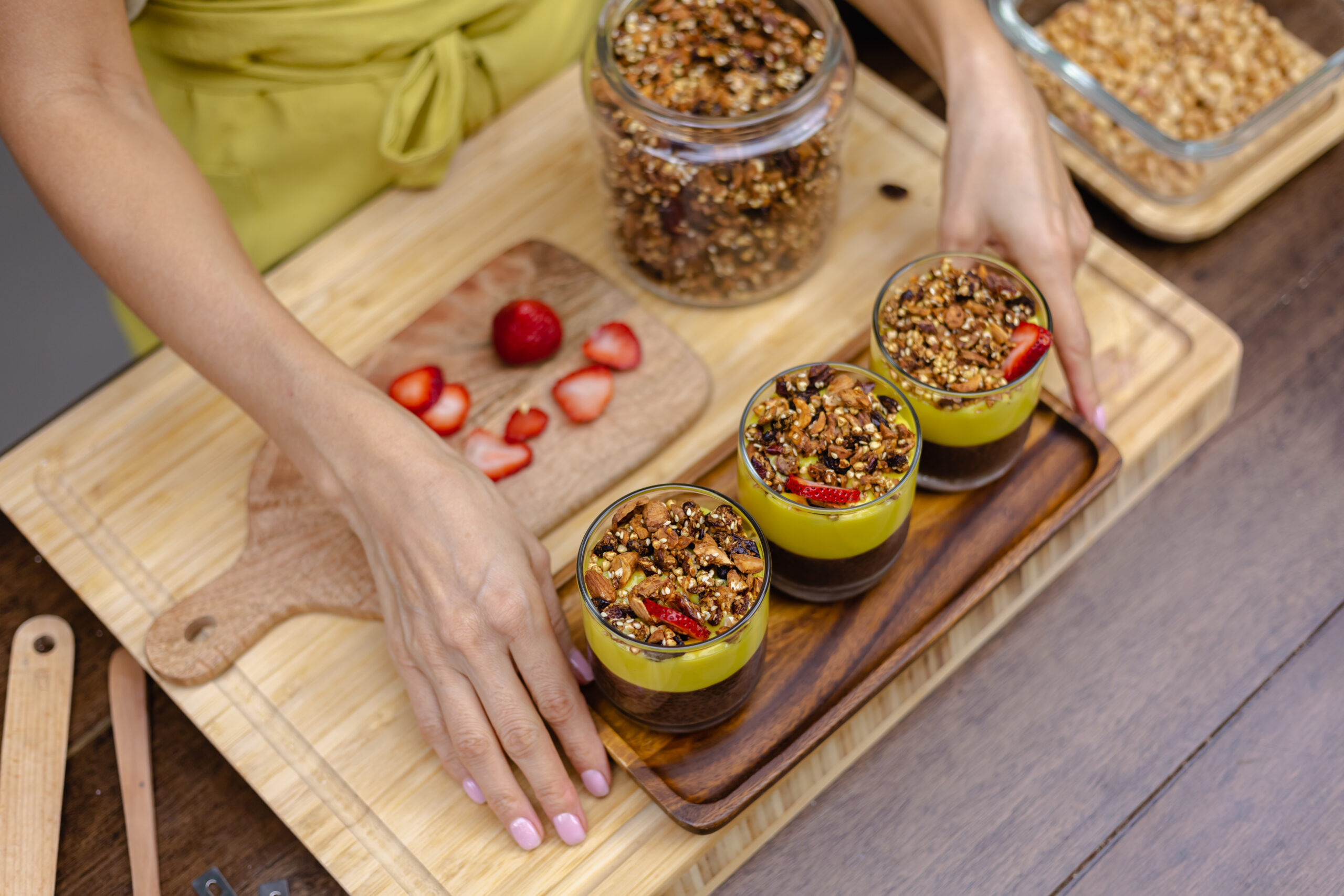 Вместо чипсов и попкорна: полезные закуски под фильм, топ-20 идей