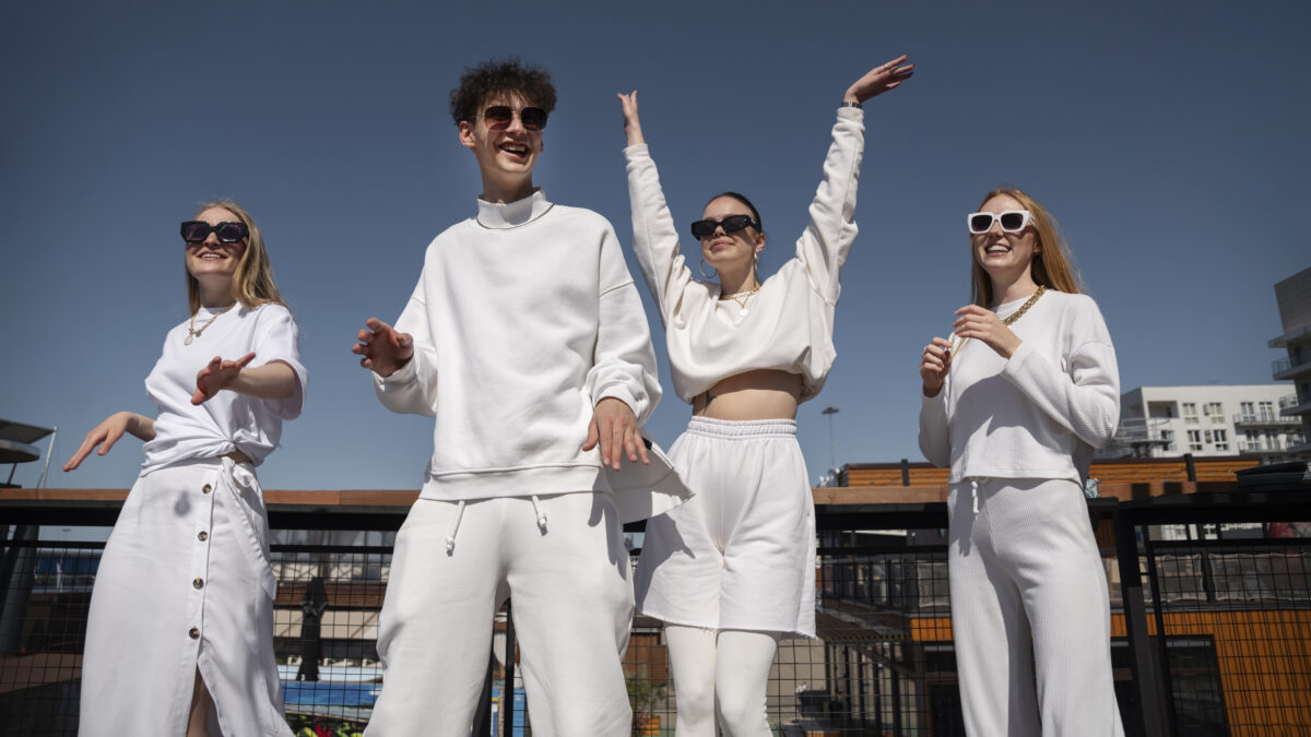 Слоновая кость и электрик: как использовать белый цвет и с чем его носить. Назвали 30 образов