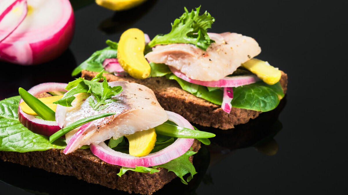 Новогодние закуски: топ-30 идей для праздничного стола 2026