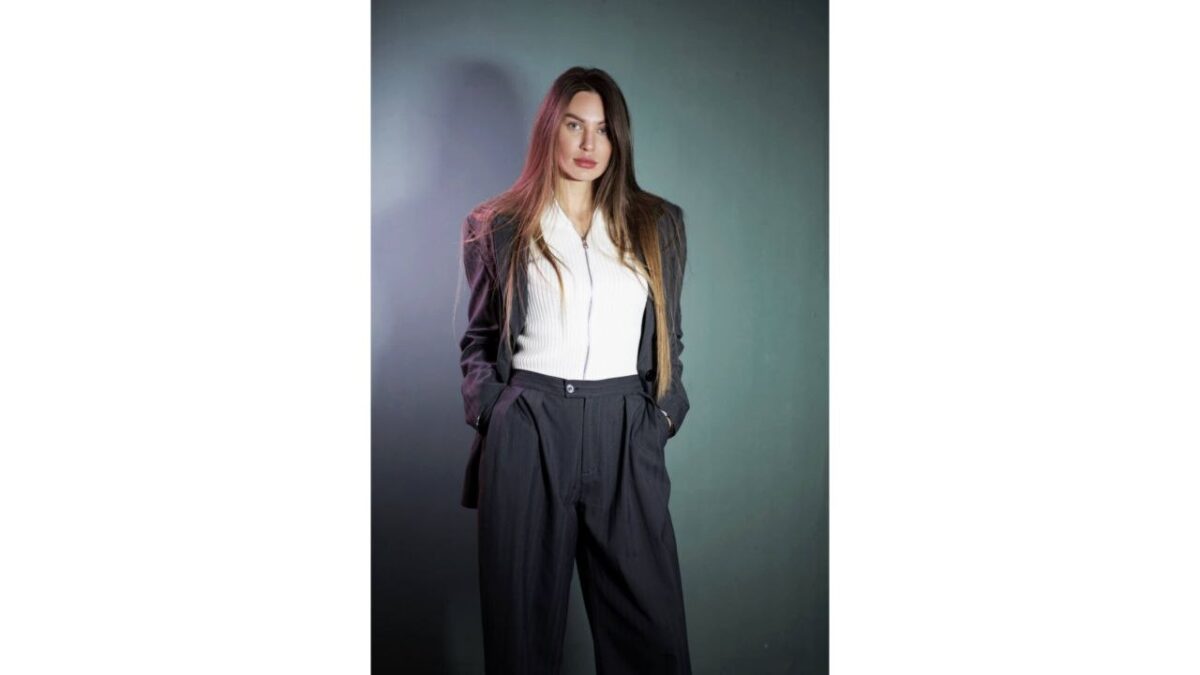 Бананы, алладины и клёш: с чем носить брюки? Стилист назвала стильные образы