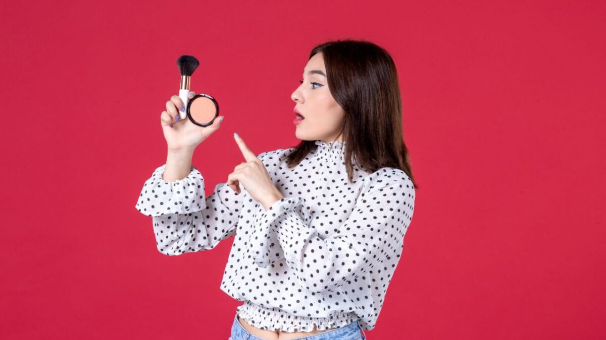Чем стик отличается от тинта? Как подобрать румяна под свой тон кожи – пошаговый план