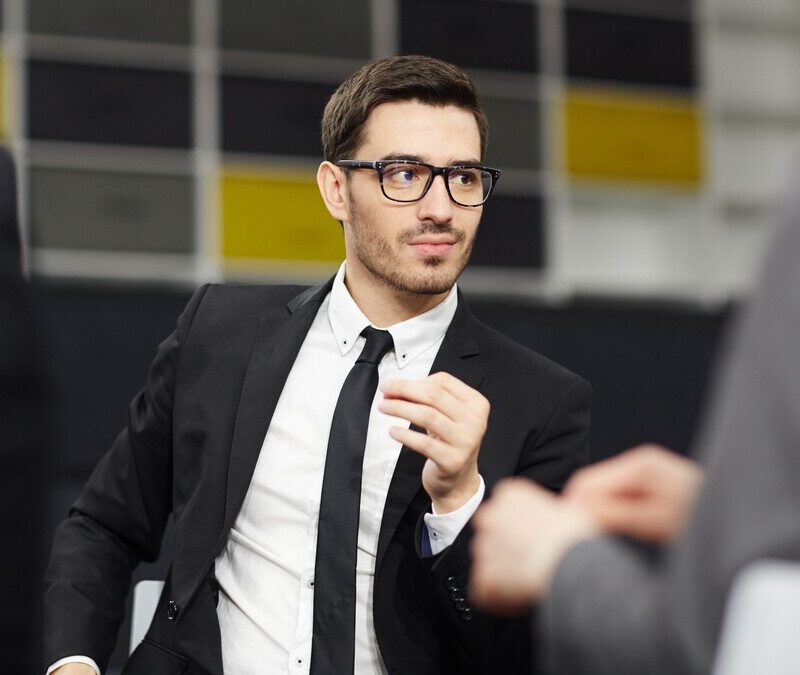 Не везунчик, а харизматик: кто это и как притягивать к себе внимание людей