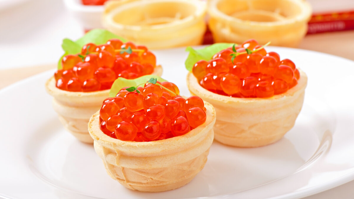 Новогодние закуски: топ-30 идей для праздничного стола 2026