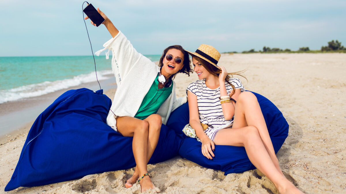 Куда спрятать вещи и чем питаться? Пляжный отдых: правила безопасности и лайфхаки