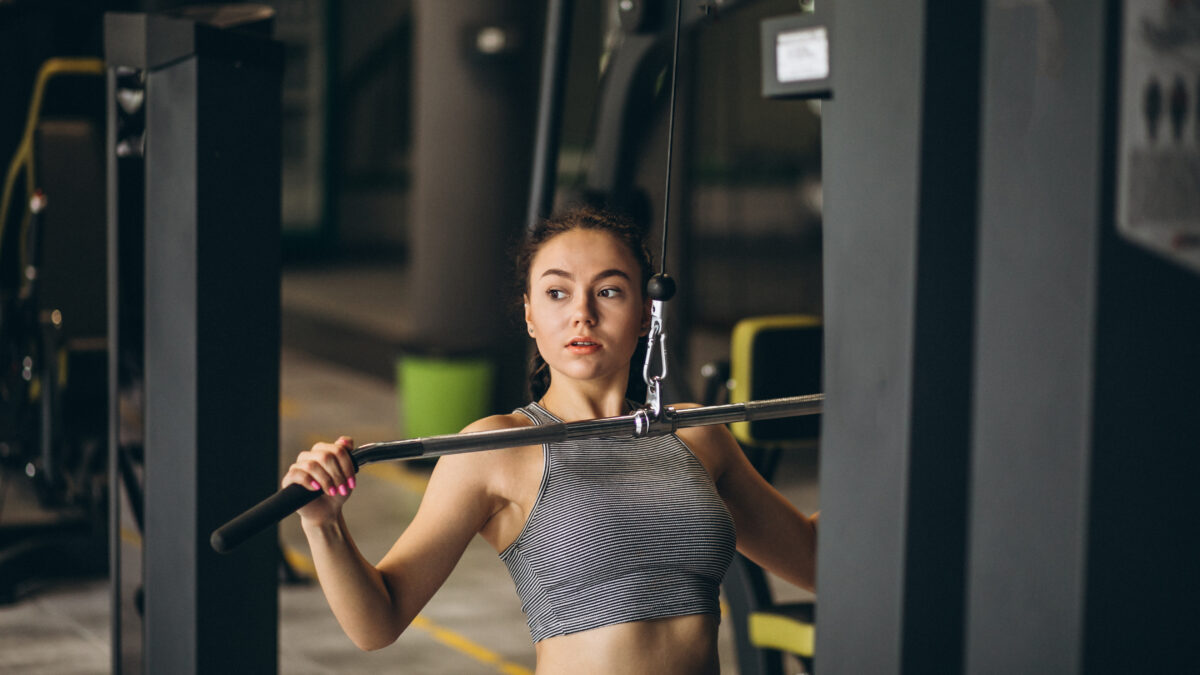 Прыщи и раздражения! Можно ли краситься на тренировку и какую косметику лучше использовать?