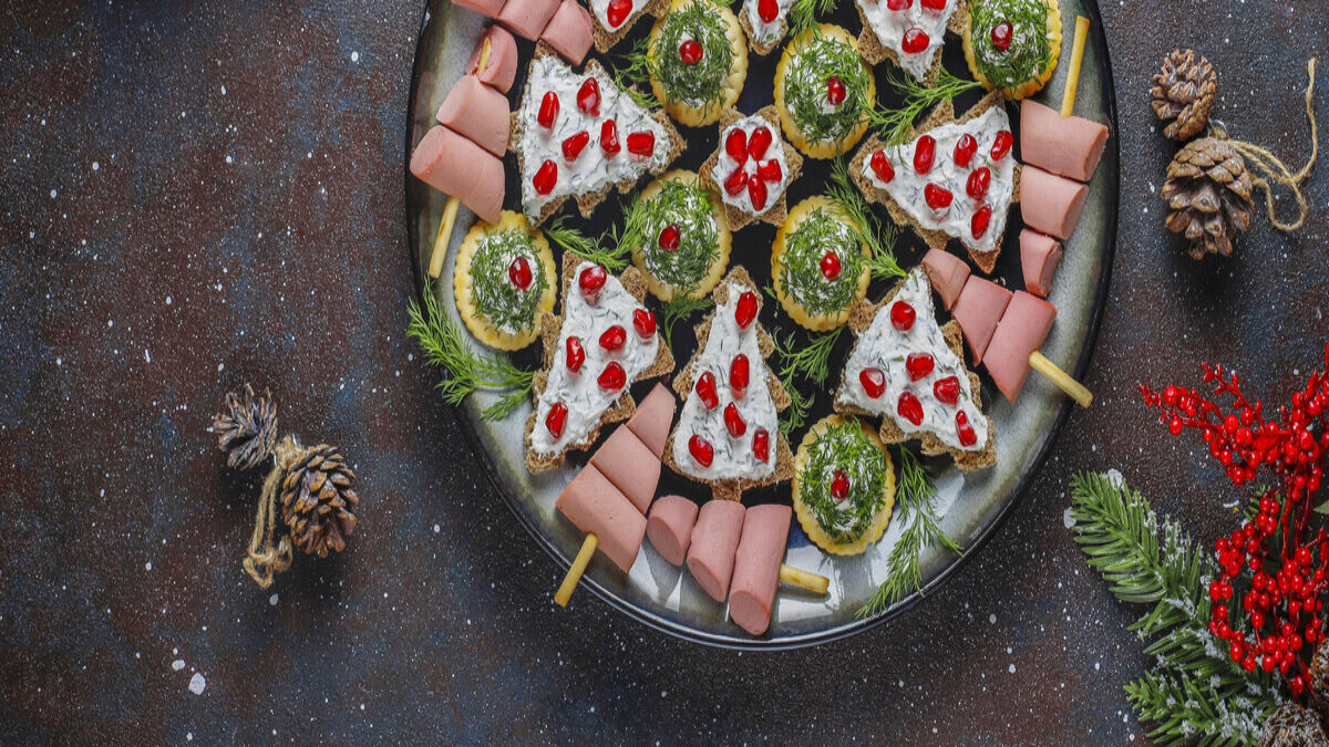 Новогодние закуски: топ-30 идей для праздничного стола 2026