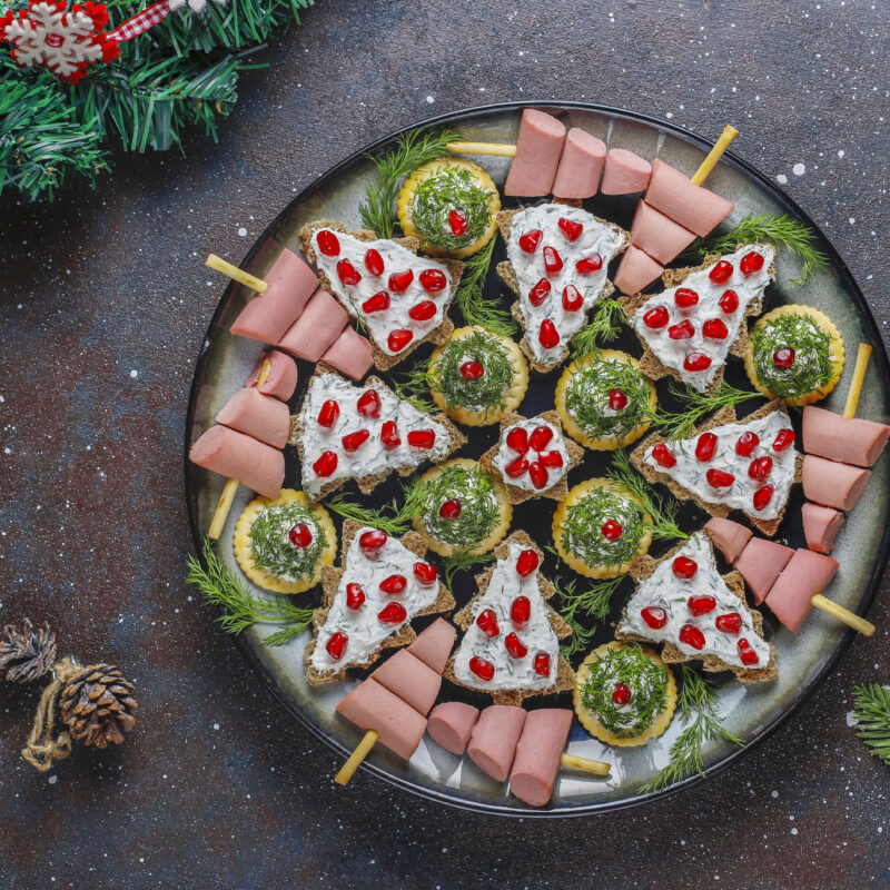 Новогодние закуски: топ-30 идей для праздничного стола 2026