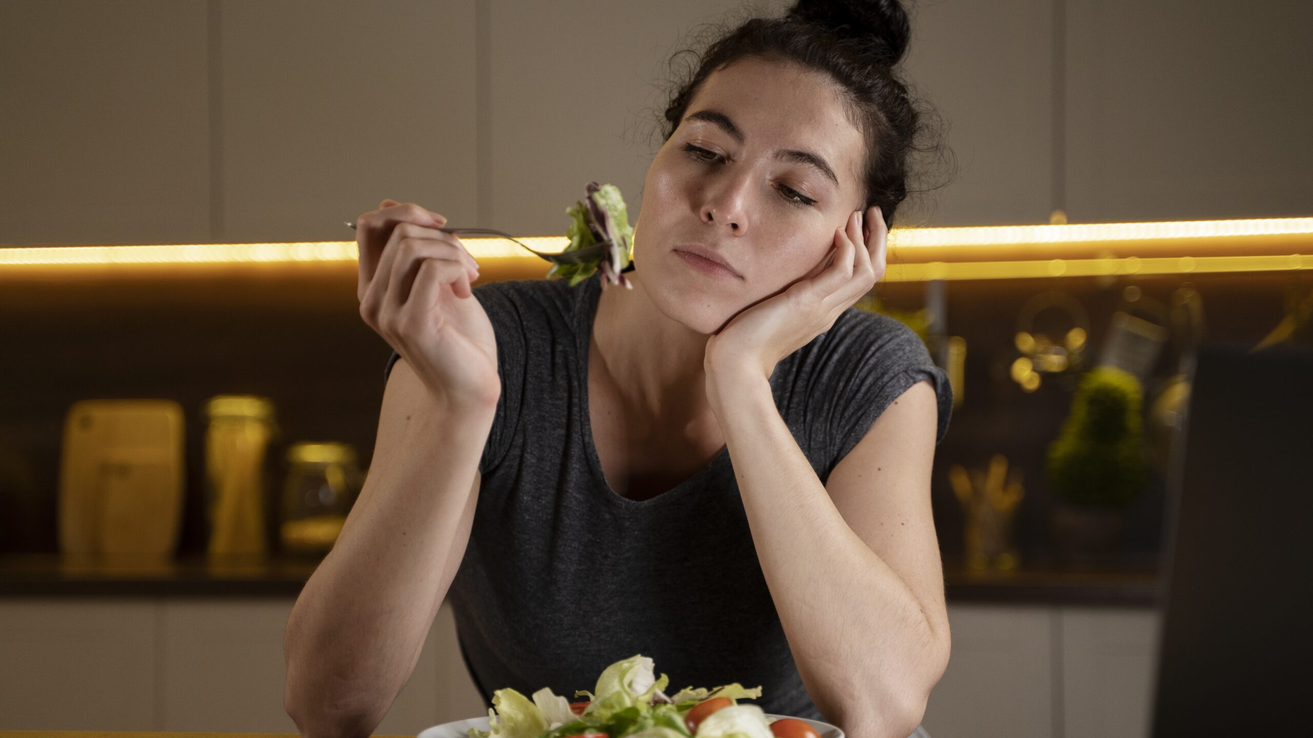 На нервах не ел двое суток: почему при стрессе пропадает аппетит?