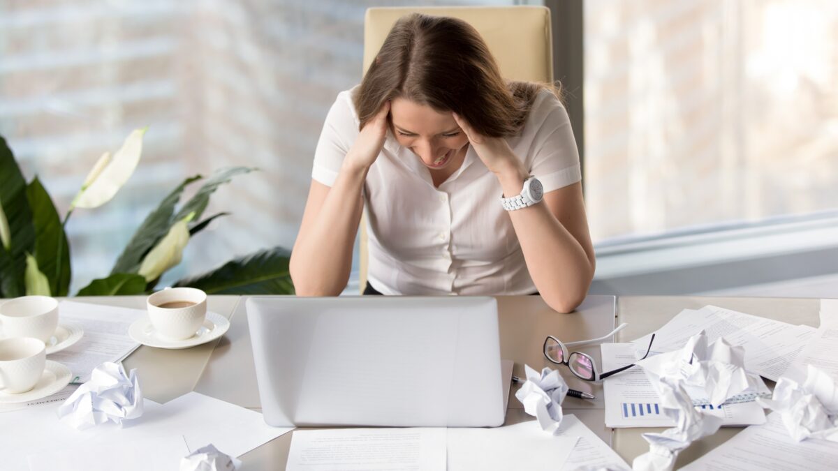 «Не вывожу»: как избежать нервного срыва и вытащить из этого состояния близких