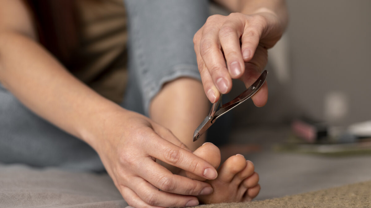 Гной и отёк! Всё про вросший ноготь на пальце: причины, симптомы, лечение и последствия