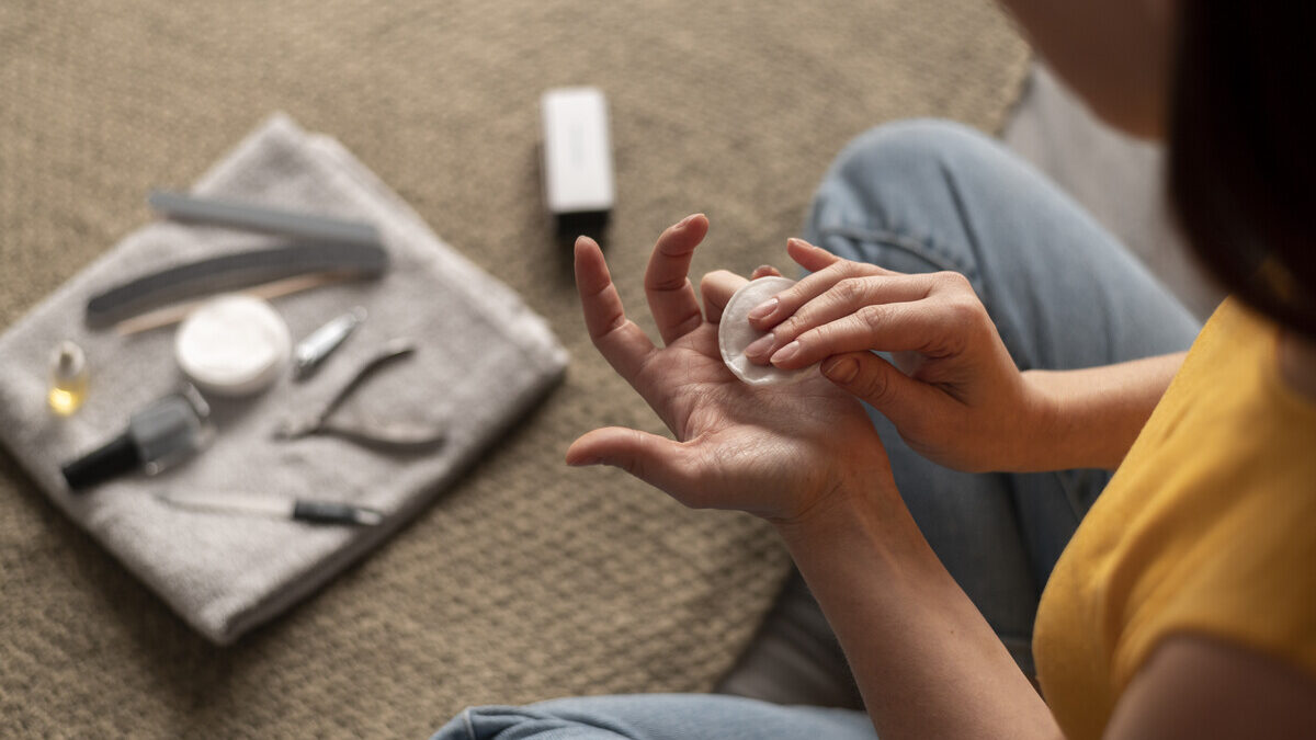 Инфекции и трещины! Как сделать маникюр самой и не навредить себе? Инструкция и правила безопасности