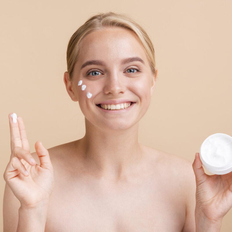 Всё про пептиды в косметике: что это такое, зачем они нужны и когда противопоказаны