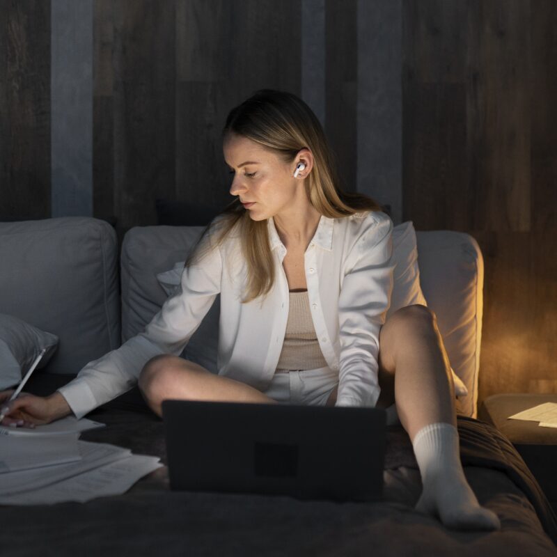 Ни личной жизни, ни кофеен: что важно знать перед выходом на удалёнку