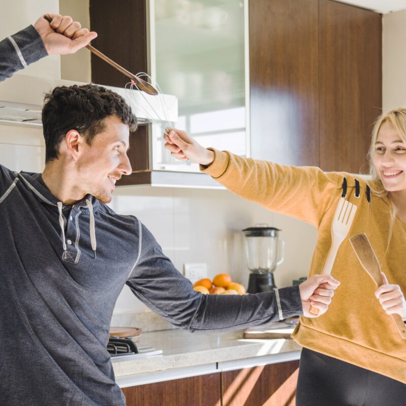 Съехались, но не можем ужиться: как наладить быт в паре?