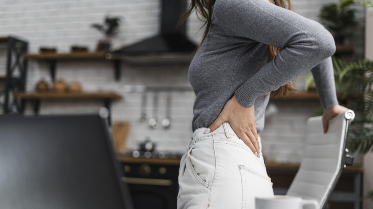 Болит поясница – при чём здесь стопы? Ответ ревматолога, советы, упражнения