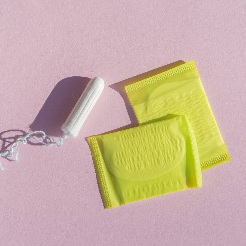 Тампоны или прокладки? Гинеколог рассказала, что выбрать