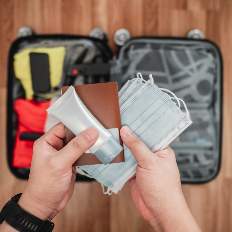 Аптечка путешественника: возьмите эти лекарства в самолёт и в отпуск